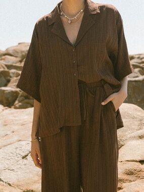 The lullaby club Lacey shirt brown crepe size 3XL